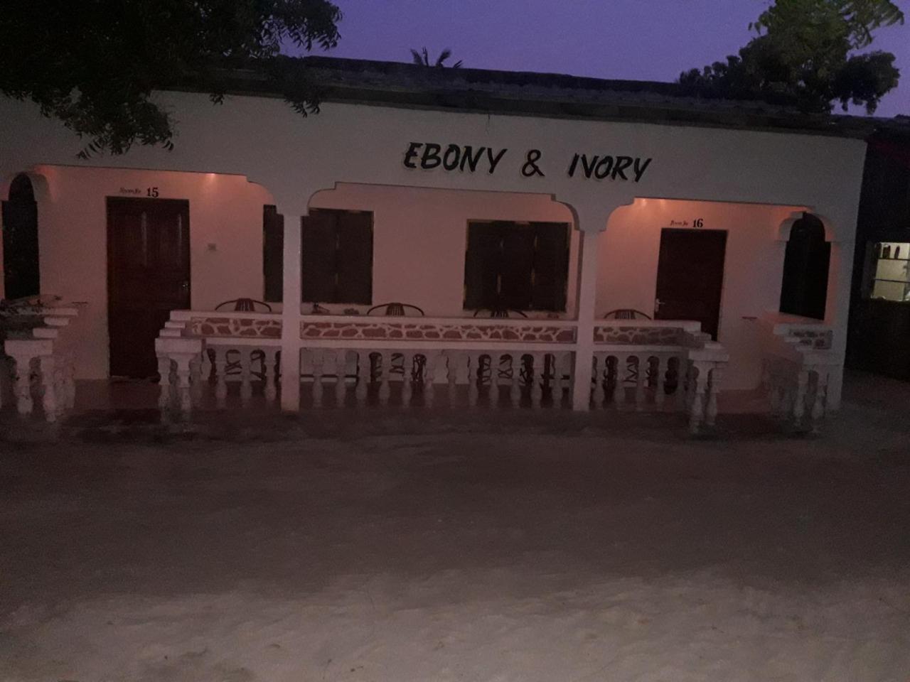 Ebony & Ivory Beach Bungalows Нунгви Экстерьер фото